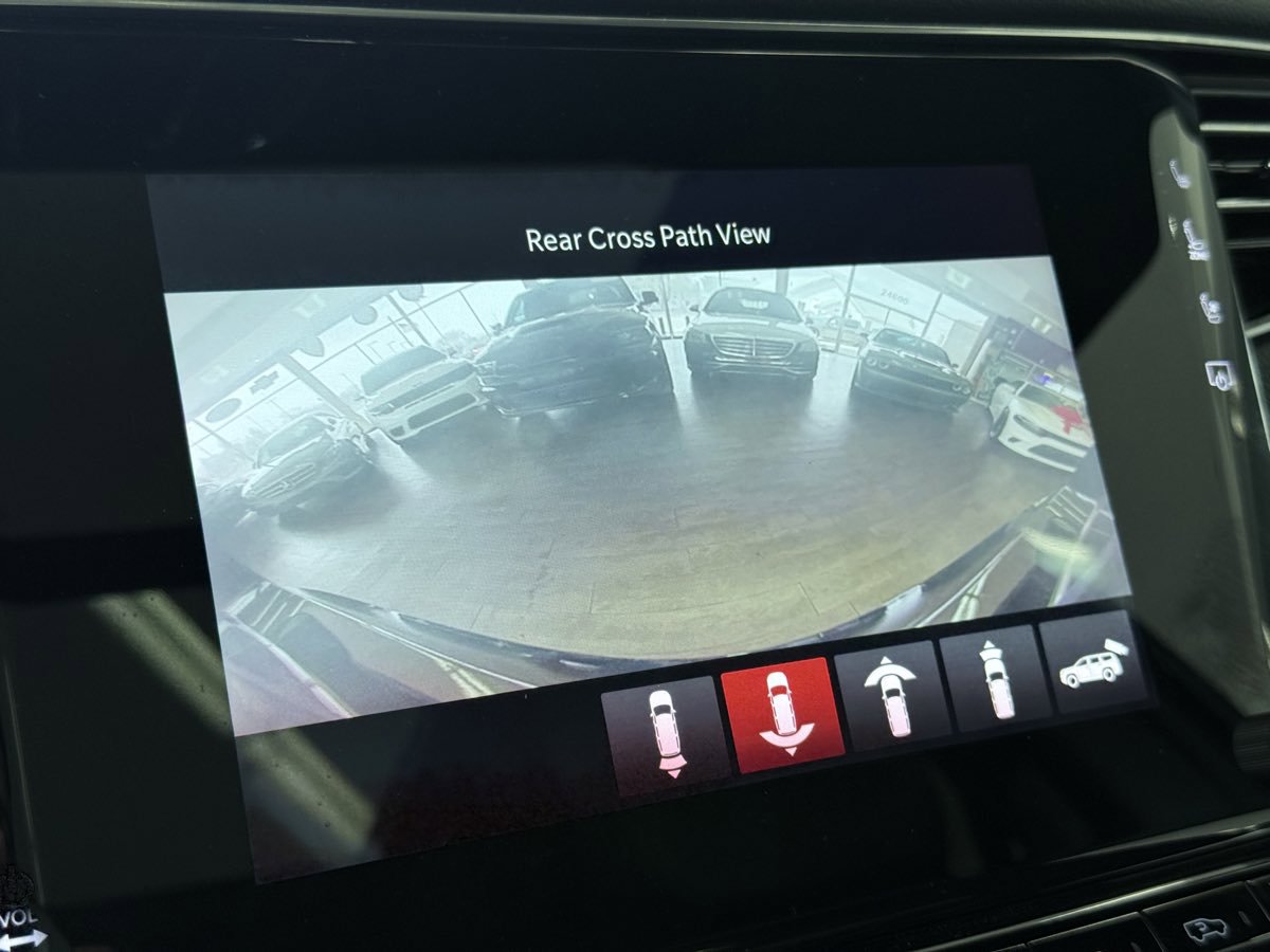 Used 2025 Jeep Wagoneer L Series III w/ Premium Group I AWD/4WD image 70