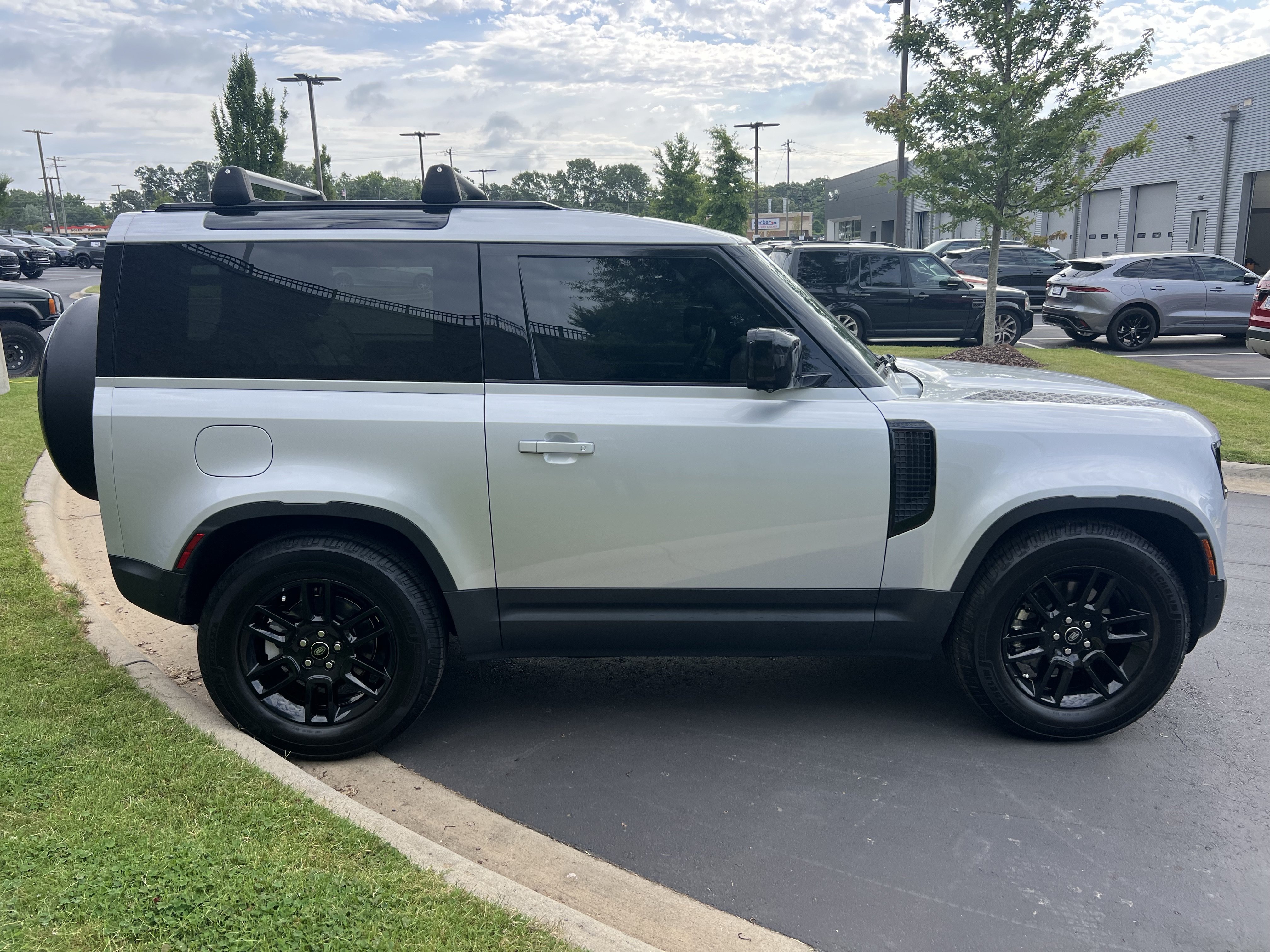 Certified 2022 Land Rover Defender 90 S AWD/4WD image 8
