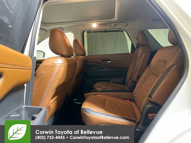 Used 2024 Nissan Pathfinder Platinum image 16