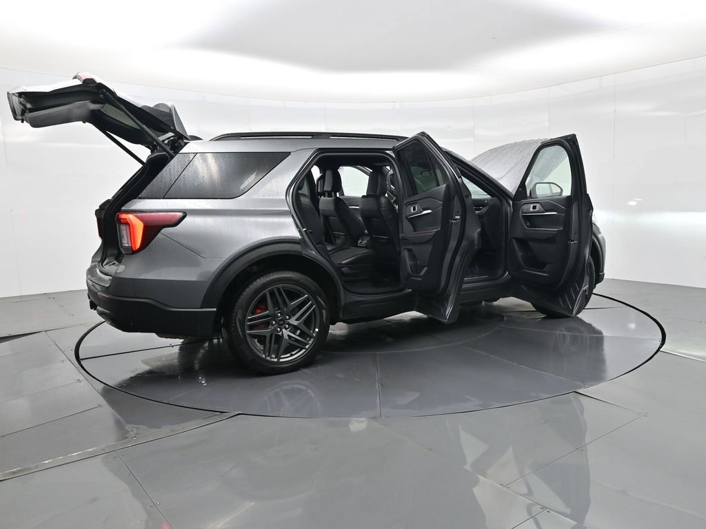 Used 2025 Ford Explorer ST-Line w/ ST-Line Street Pack image 39