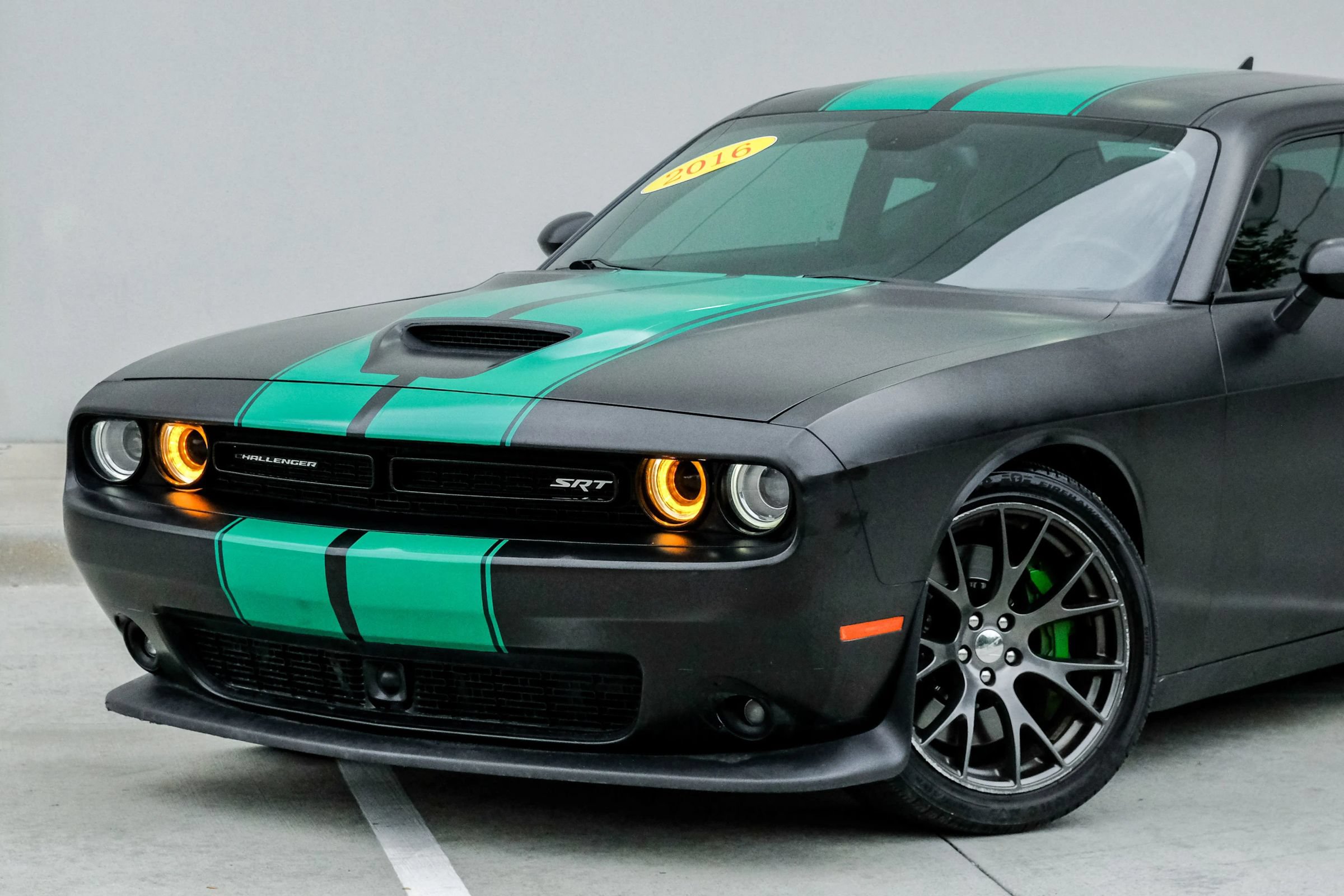 Used 2016 Dodge Challenger SRT w/ Technology Group RWD image 4