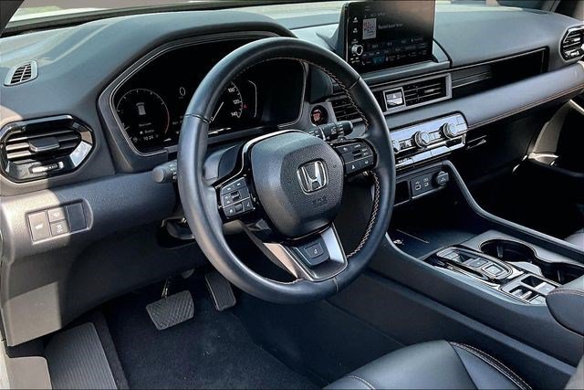 Certified 2025 Honda Pilot TrailSport image 16