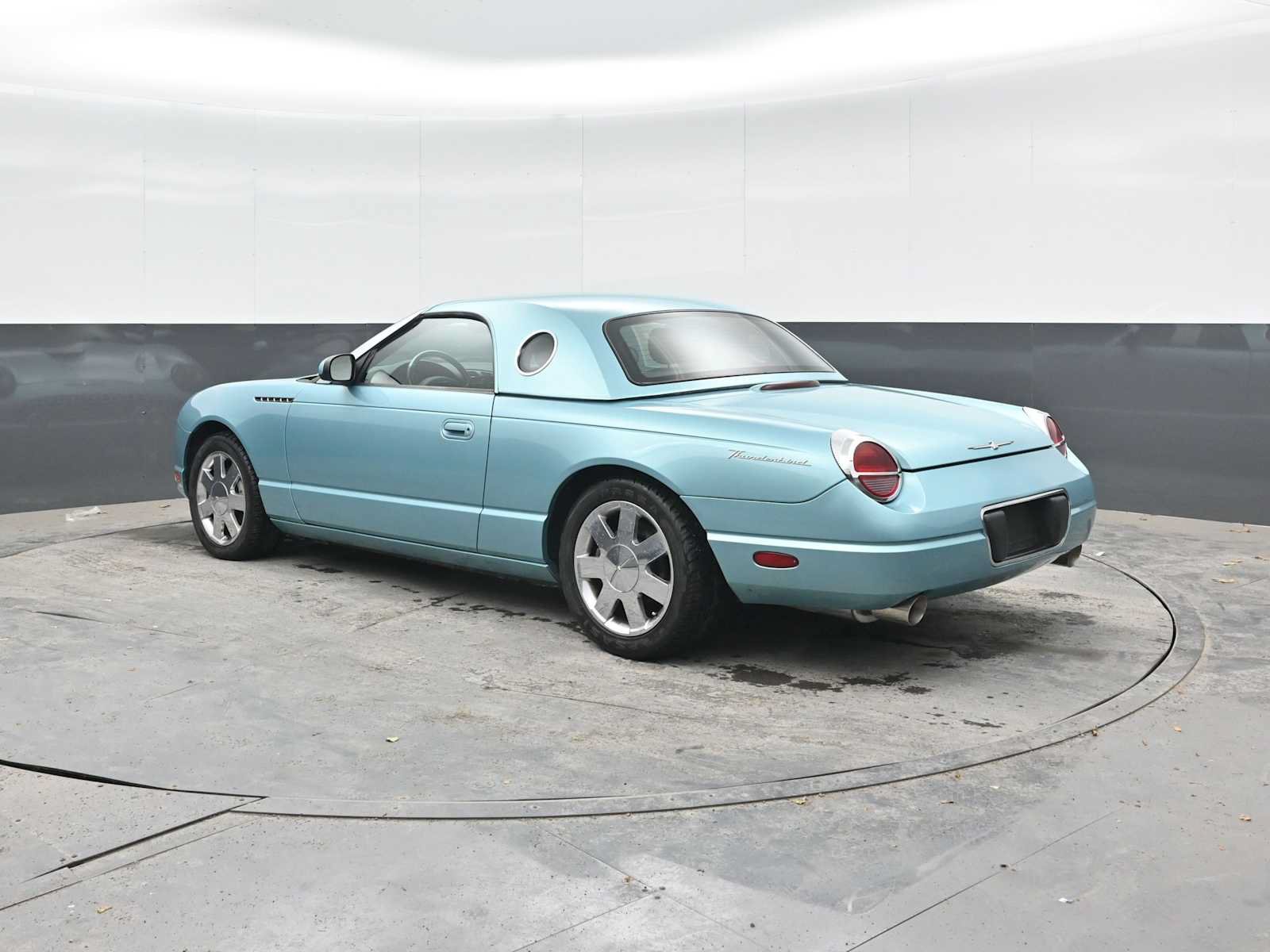 Used 2002 Ford Thunderbird RWD image 2
