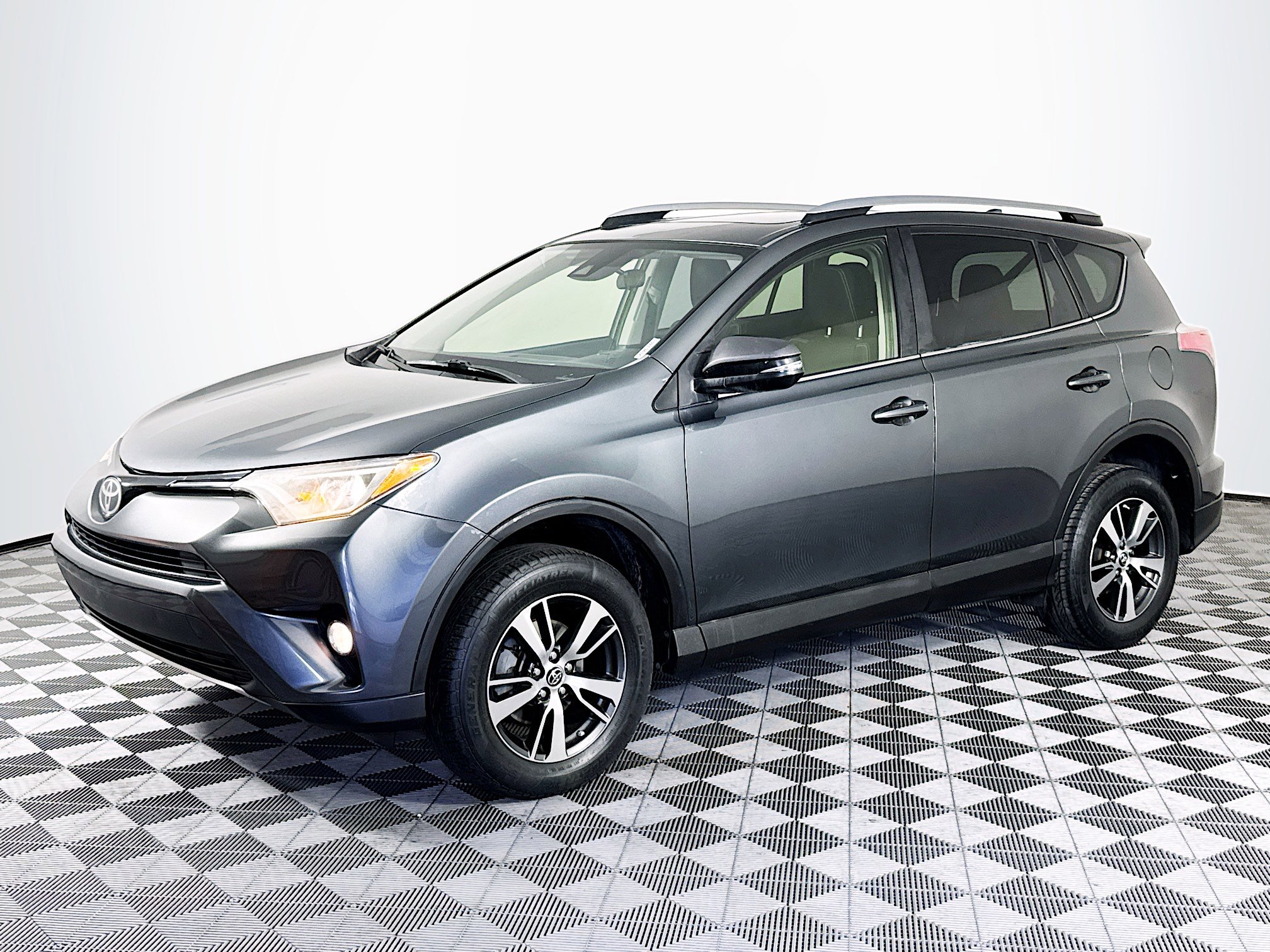 Used 2017 Toyota RAV4 XLE image 4