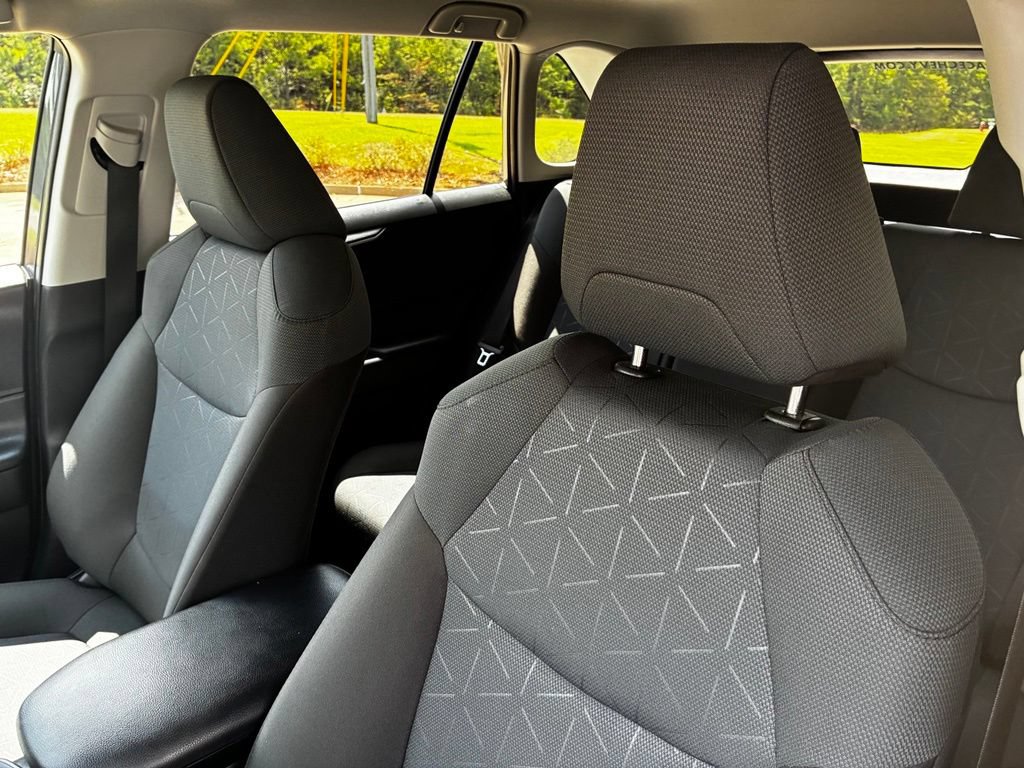 Used 2025 Toyota RAV4 XLE AWD/4WD image 20