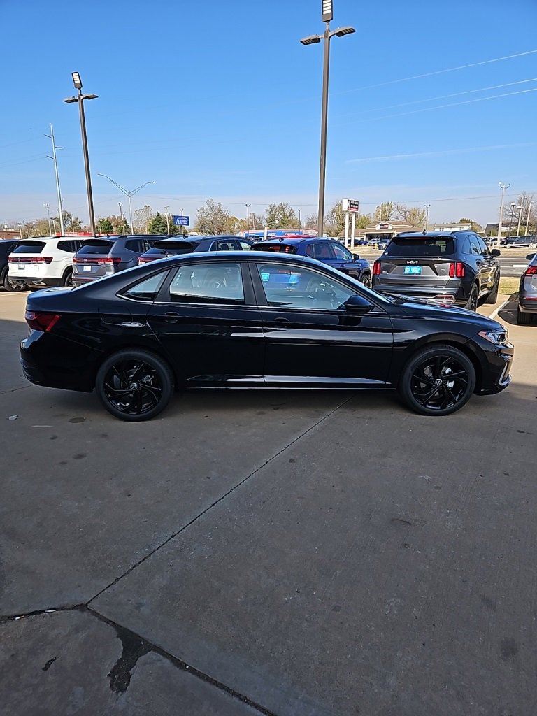 New 2026 Volkswagen Jetta SE image 4