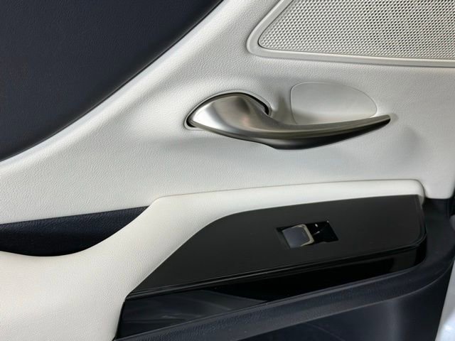 Used 2023 Lexus ES 350 w/ Premium Package image 27