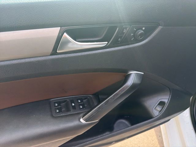 Used 2021 Volkswagen Passat 2.0T SE image 9