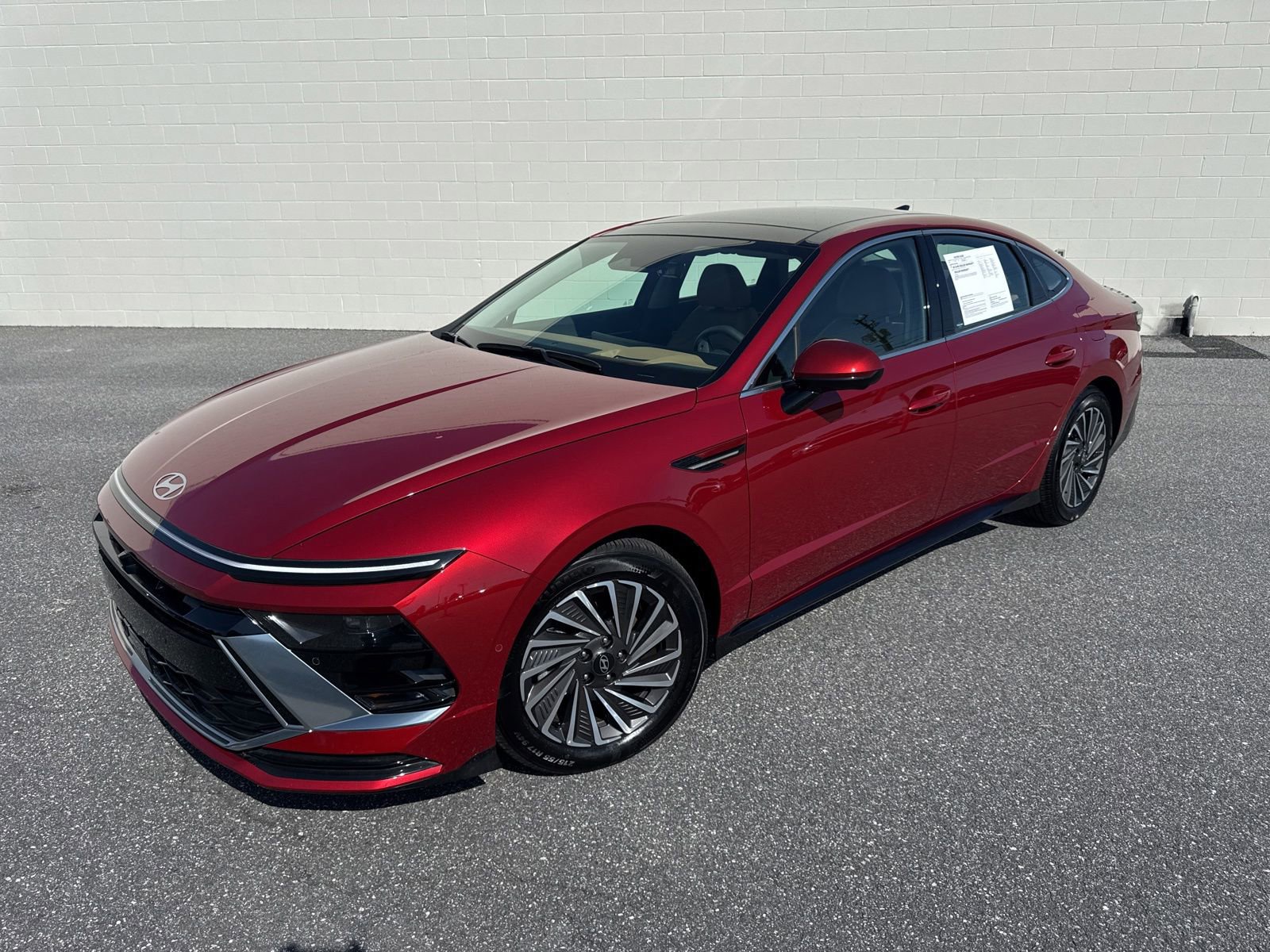 Used 2025 Hyundai Sonata Limited FWD image 1