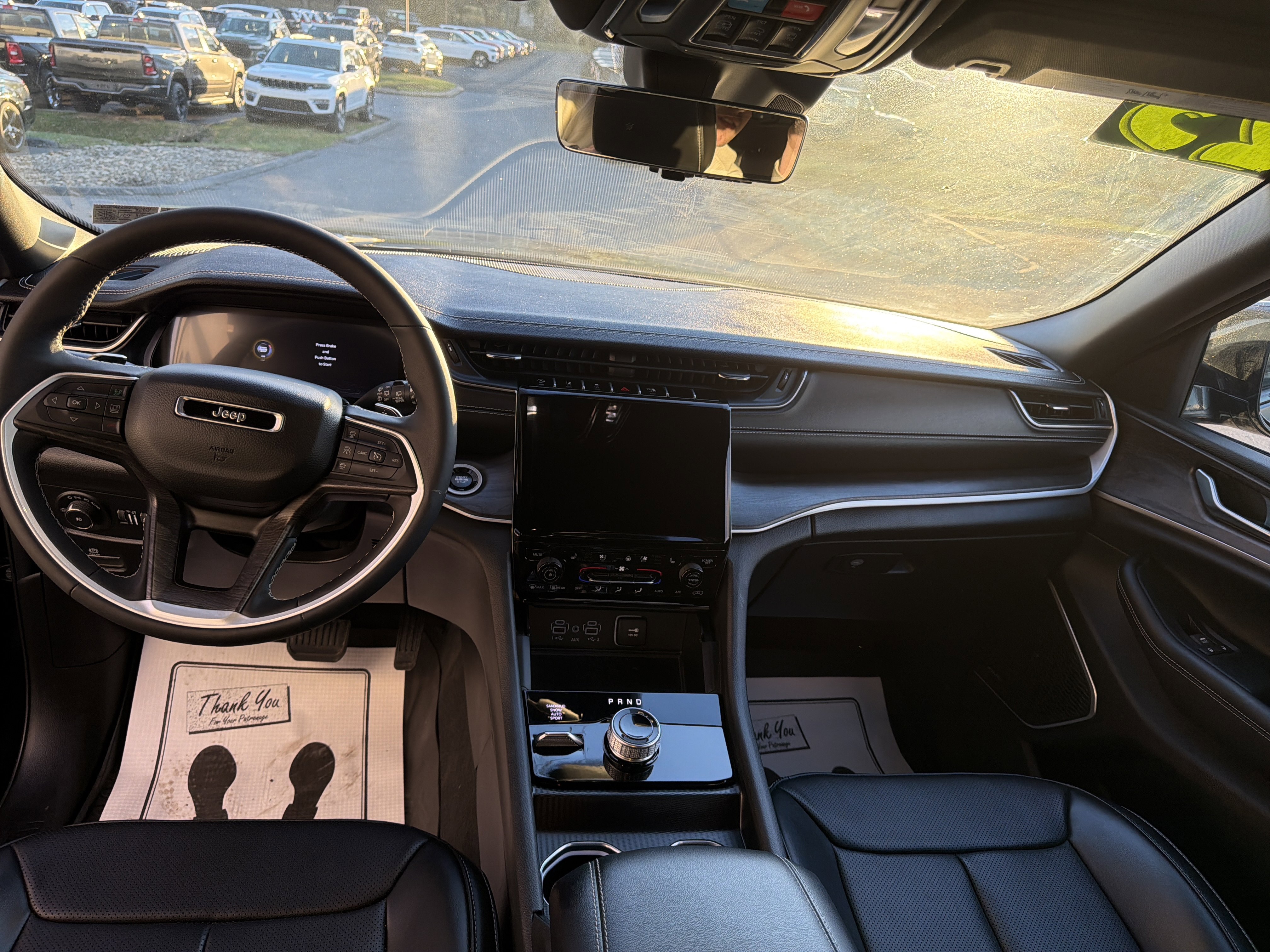 Used 2025 Jeep Grand Cherokee Limited w/ Luxury Tech Group II image 14