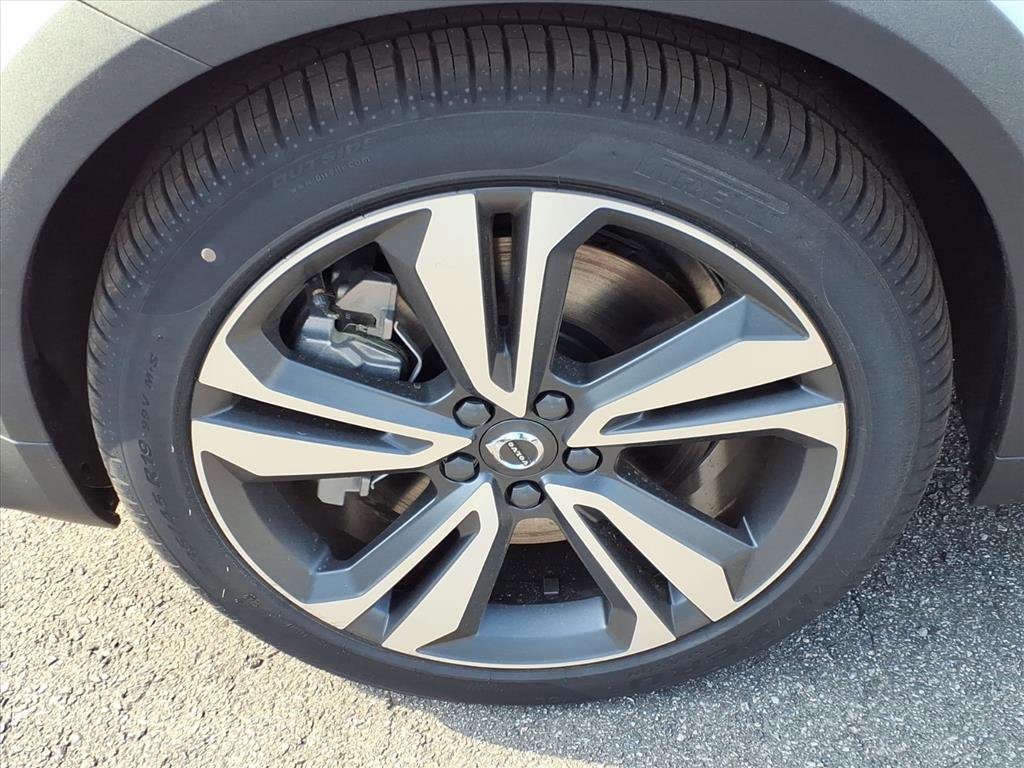 New 2026 Volvo V60 B5 Cross Country Plus w/ Protection Package Premier image 11