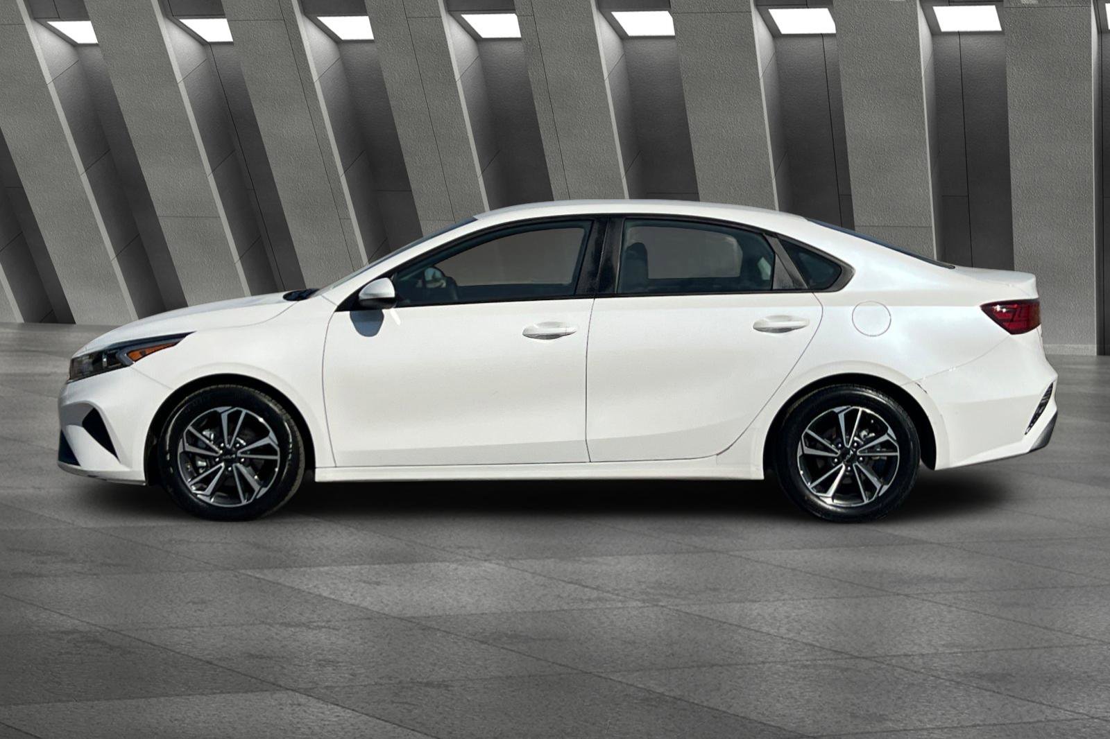 Used 2023 Kia Forte LXS image 7