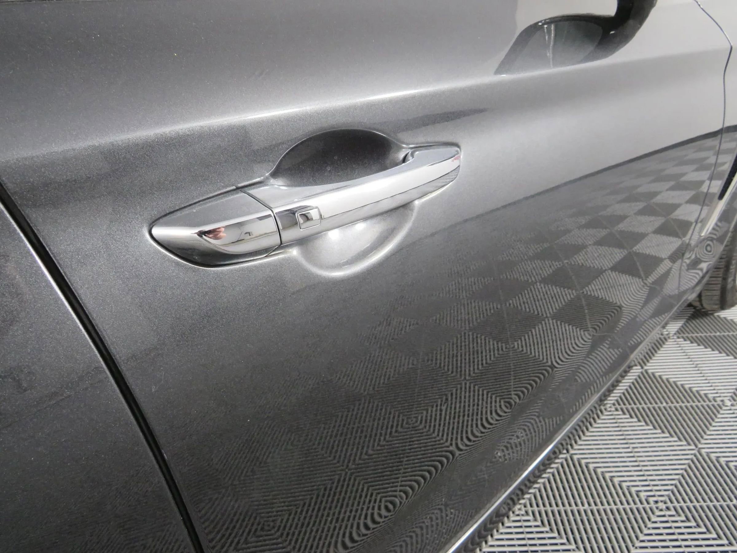 Used 2019 Genesis G70 2.0T Advanced image 32