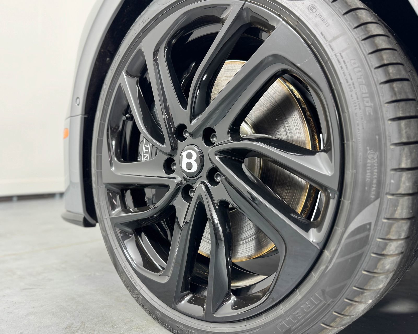 New 2025 Bentley Flying Spur Plug-In Hybrid image 59