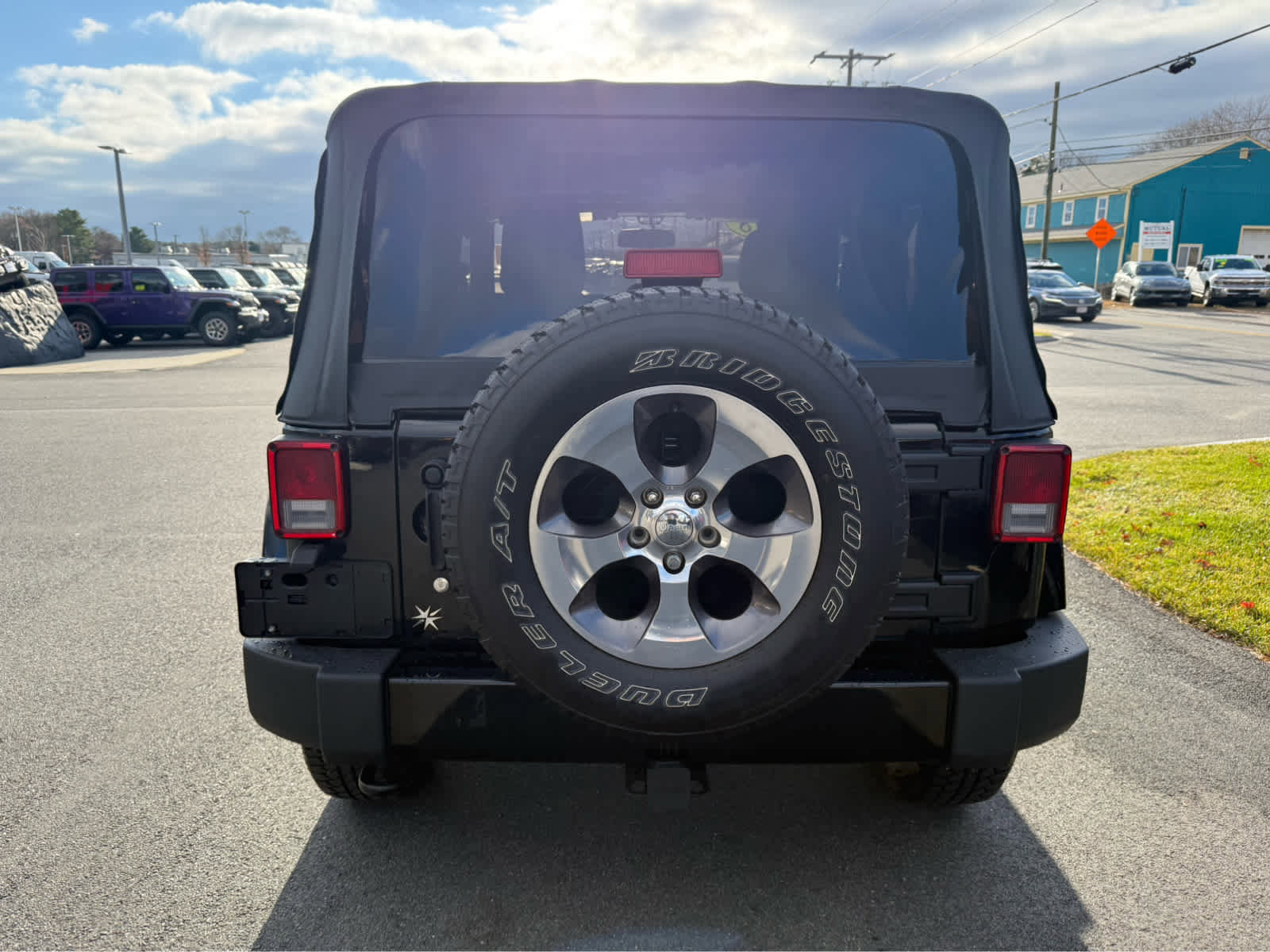 Used 2018 Jeep Wrangler Sahara w/ Connectivity Group image 8