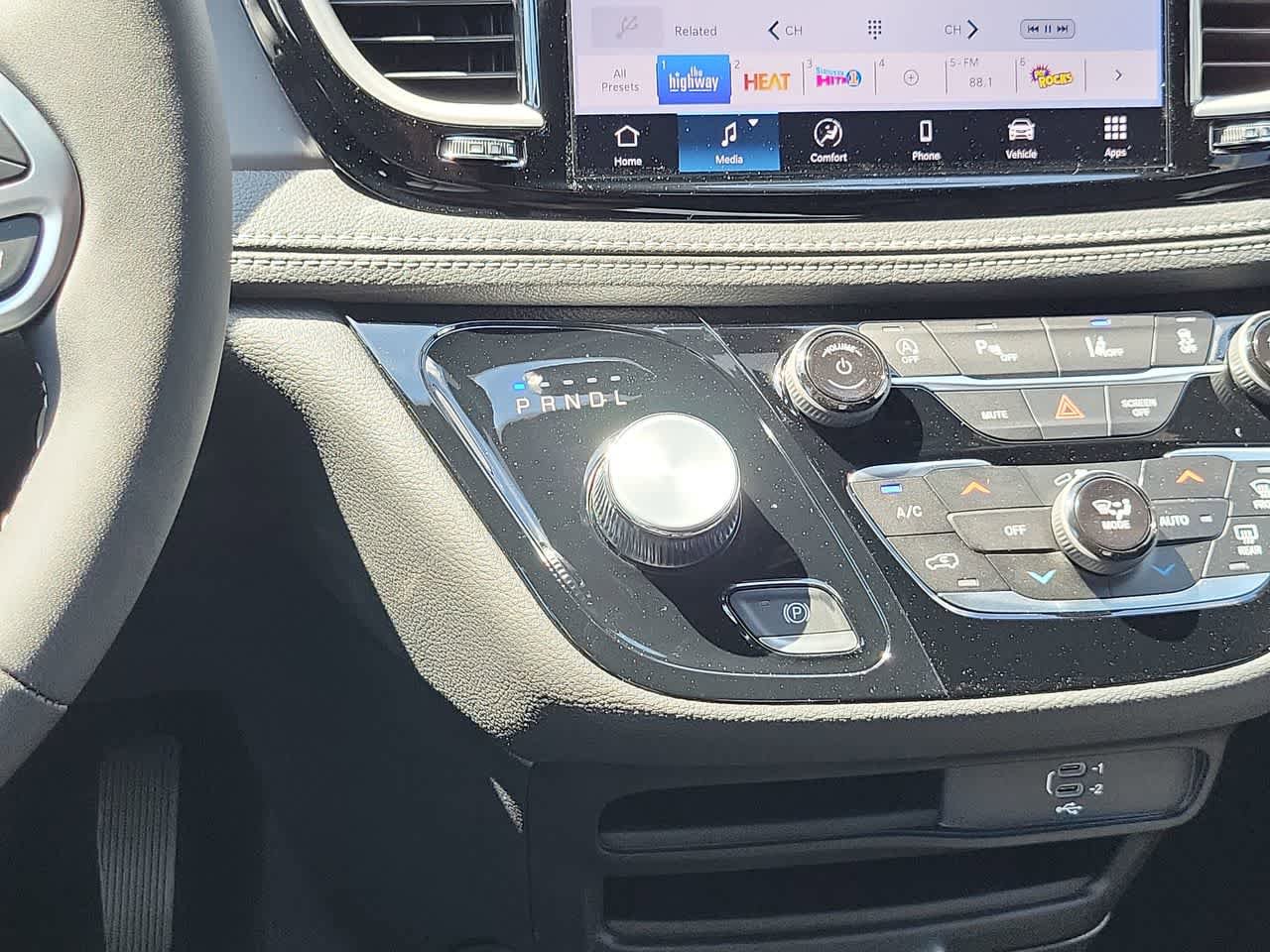 New 2026 Chrysler Pacifica Select FWD image 25