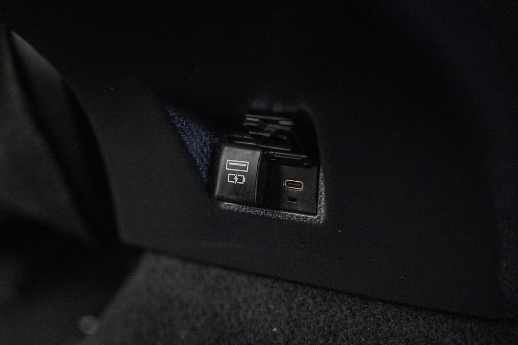 Used 2025 Toyota Camry LE image 32