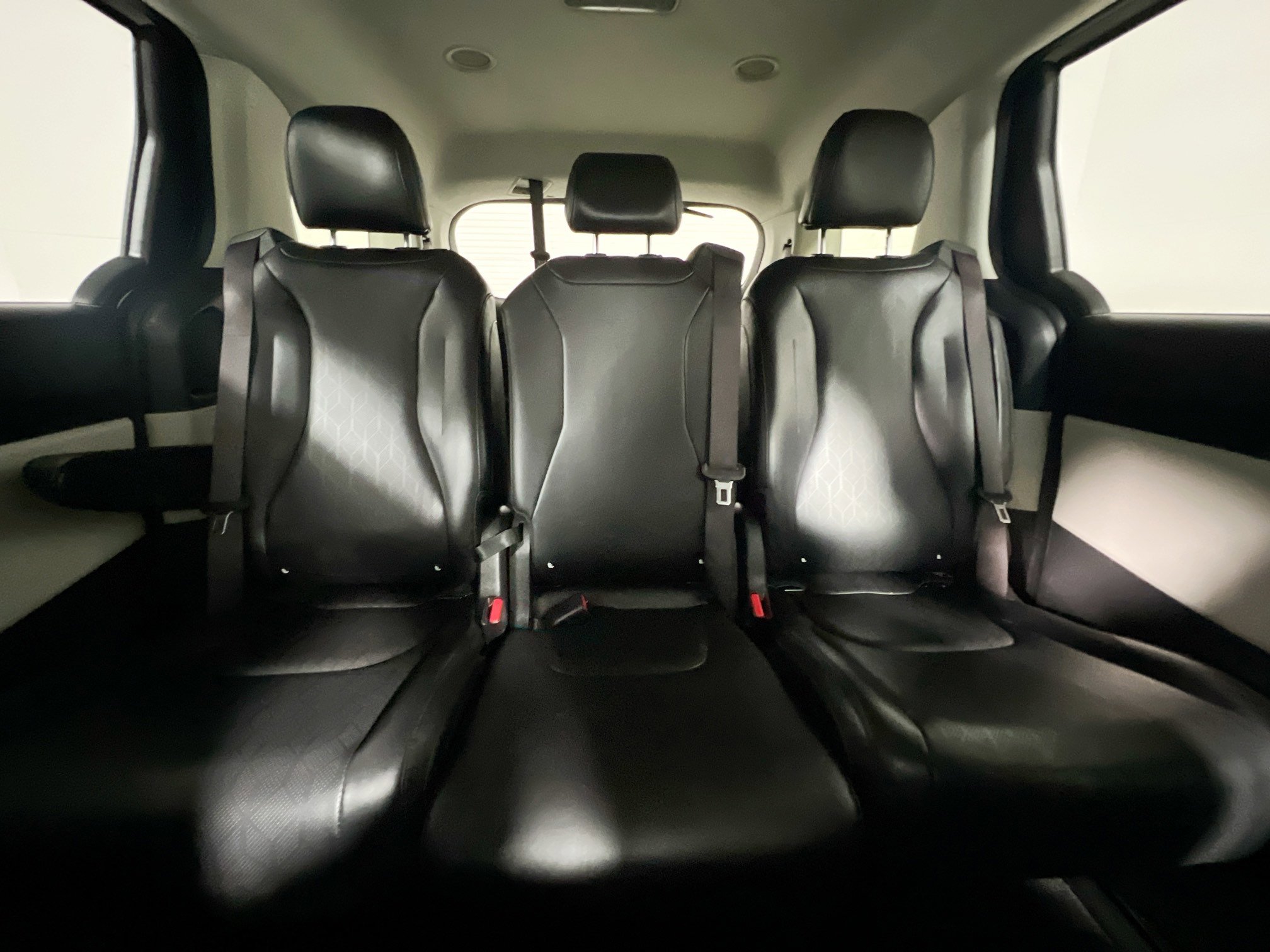 Used 2023 Kia Carnival LX image 33