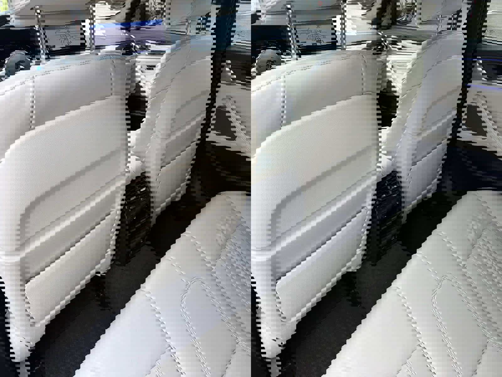 Used 2021 BMW M550i xDrive w/ Executive Package image 13