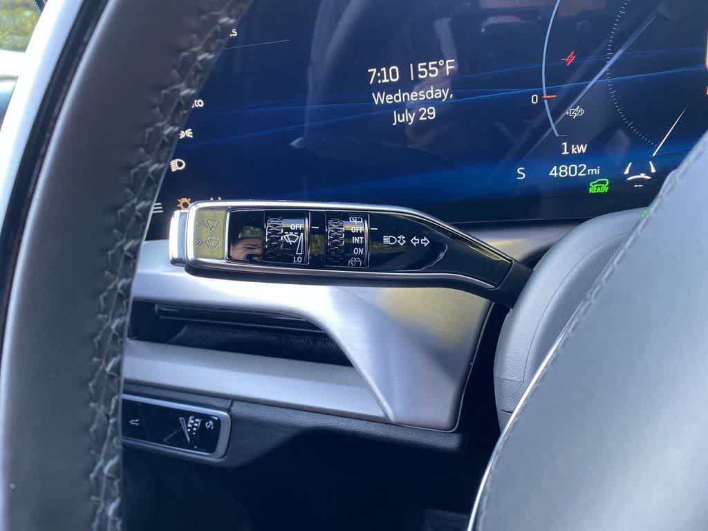 Certified 2026 Cadillac Vistiq Premium Luxury w/ LPO, Floor Liner Package AWD/4WD image 21