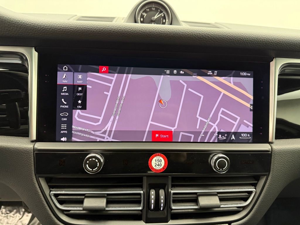 Used 2024 Porsche Macan image 16