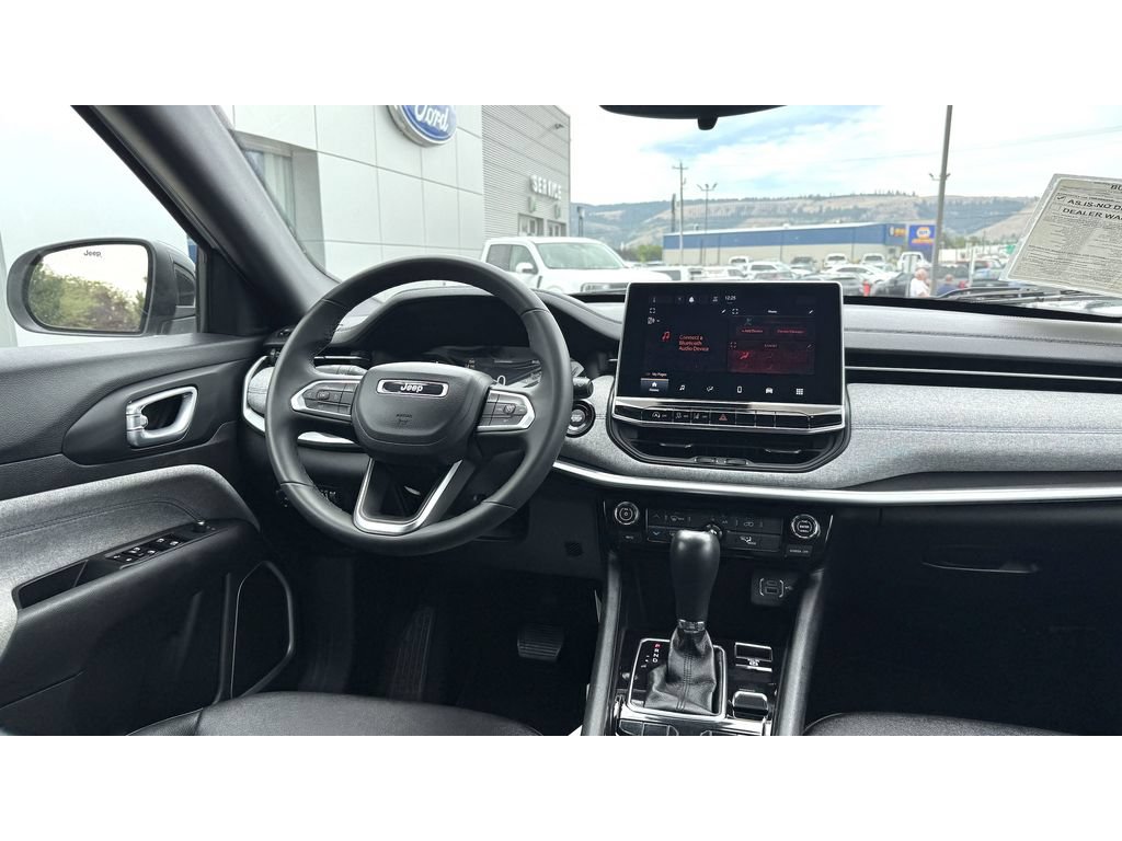 Used 2024 Jeep Compass Latitude AWD/4WD image 13