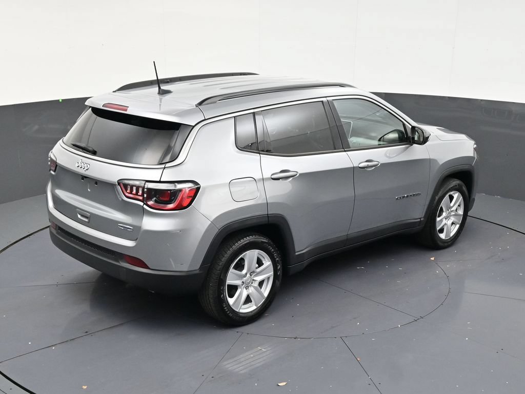 Used 2022 Jeep Compass Latitude FWD image 17