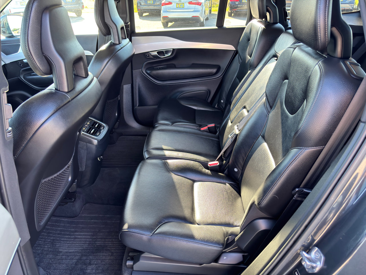 Used 2017 Volvo XC90 T6 Momentum image 22