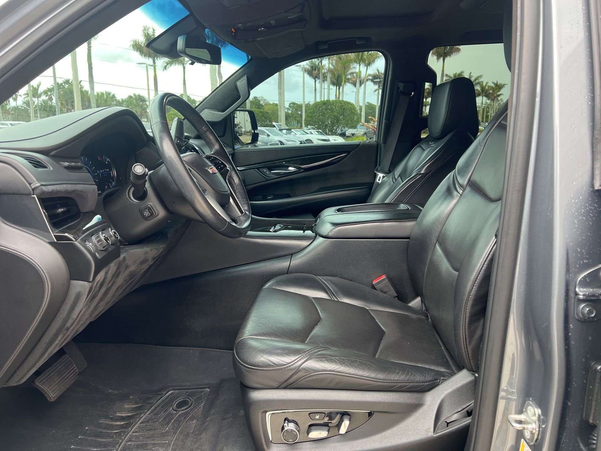 Used 2018 Cadillac Escalade ESV Platinum image 11