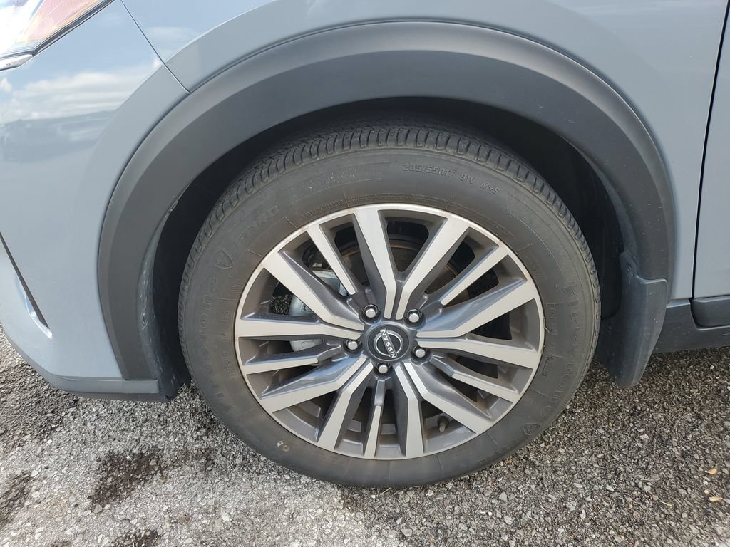 Certified 2023 Nissan Kicks SV FWD image 6