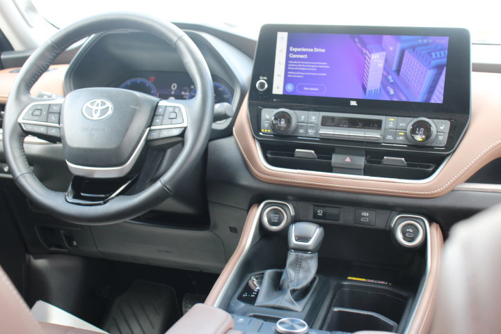 Certified 2025 Toyota Grand Highlander AWD image 28