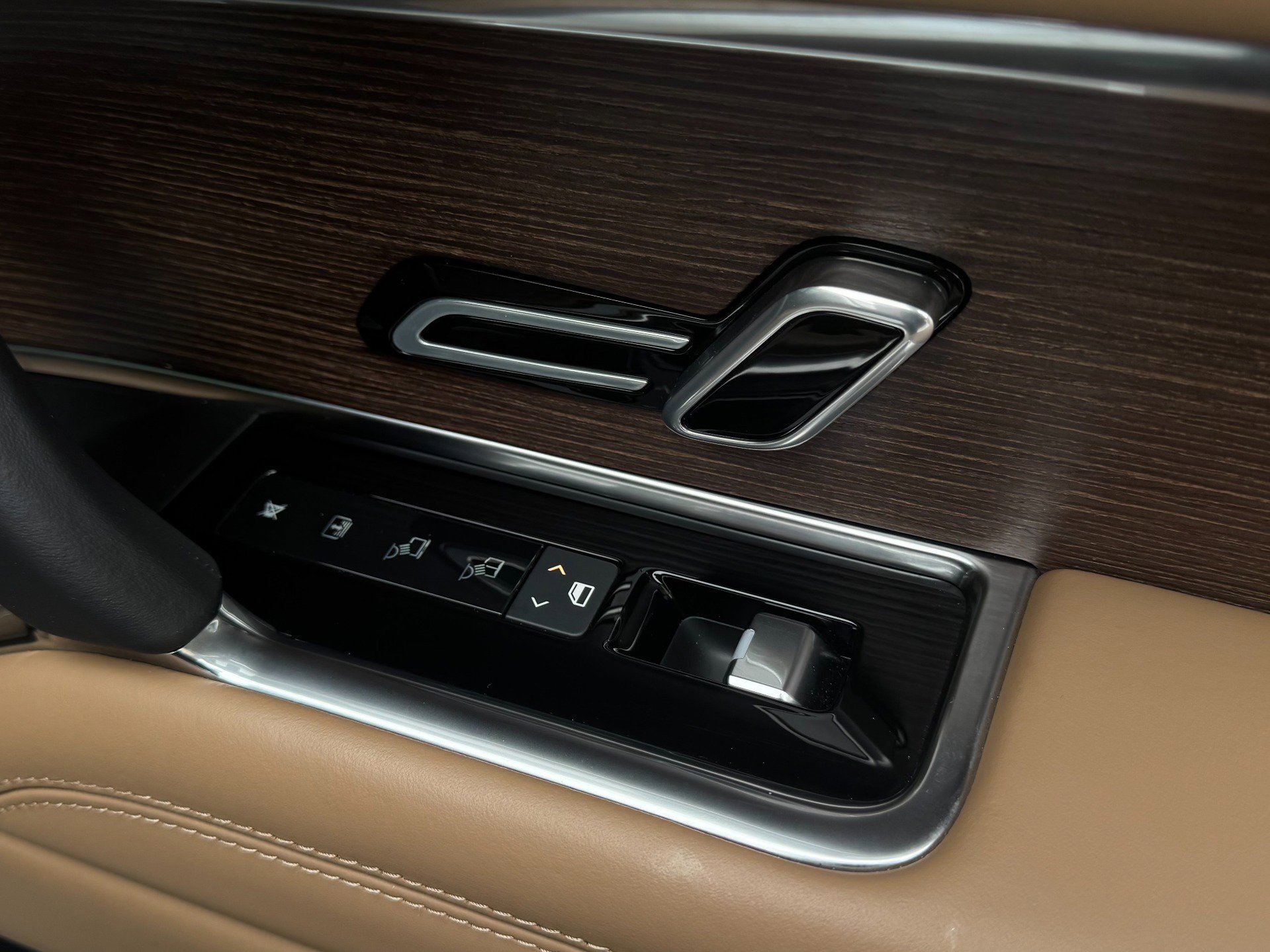 Used 2024 Land Rover Range Rover Long Wheelbase Autobiography image 32