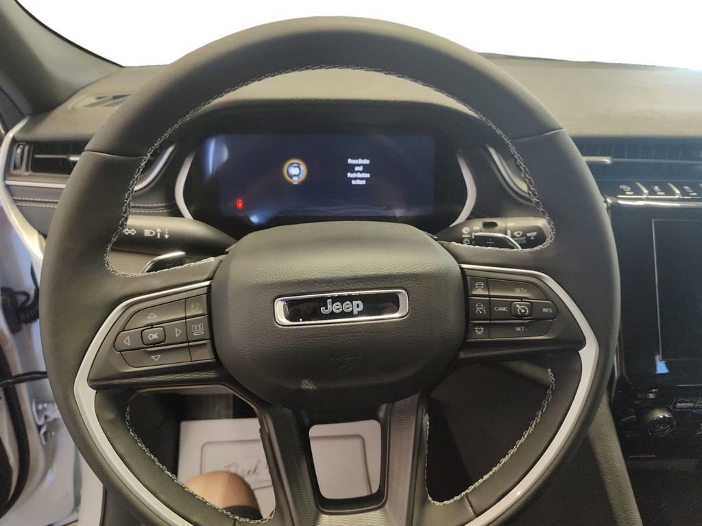 New 2025 Jeep Grand Cherokee Altitude image 14