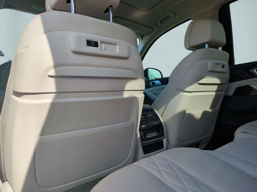 Used 2020 BMW X7 xDrive40i w/ Premium Package image 28