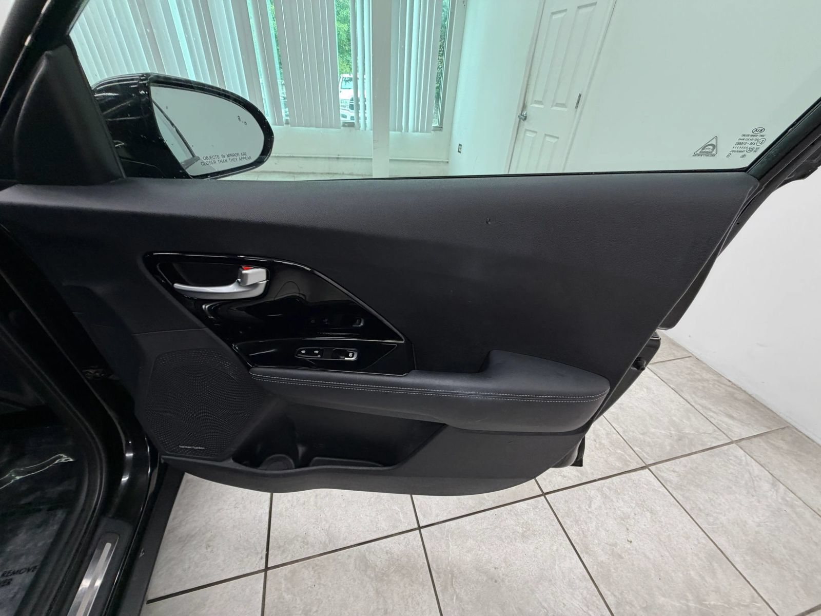 Used 2017 Kia Niro Touring FWD image 20