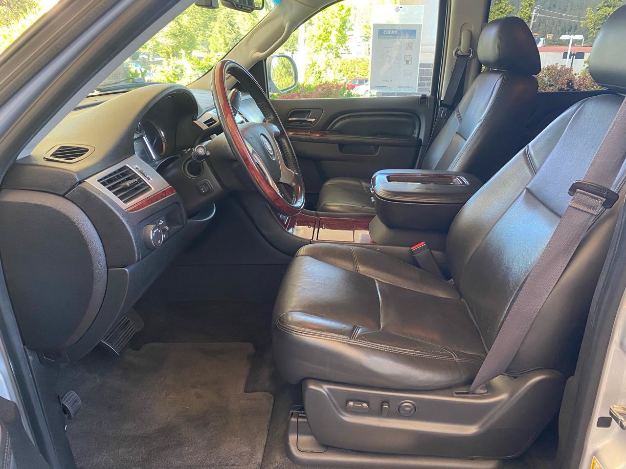 Used 2013 Cadillac Escalade Premium AWD/4WD image 11