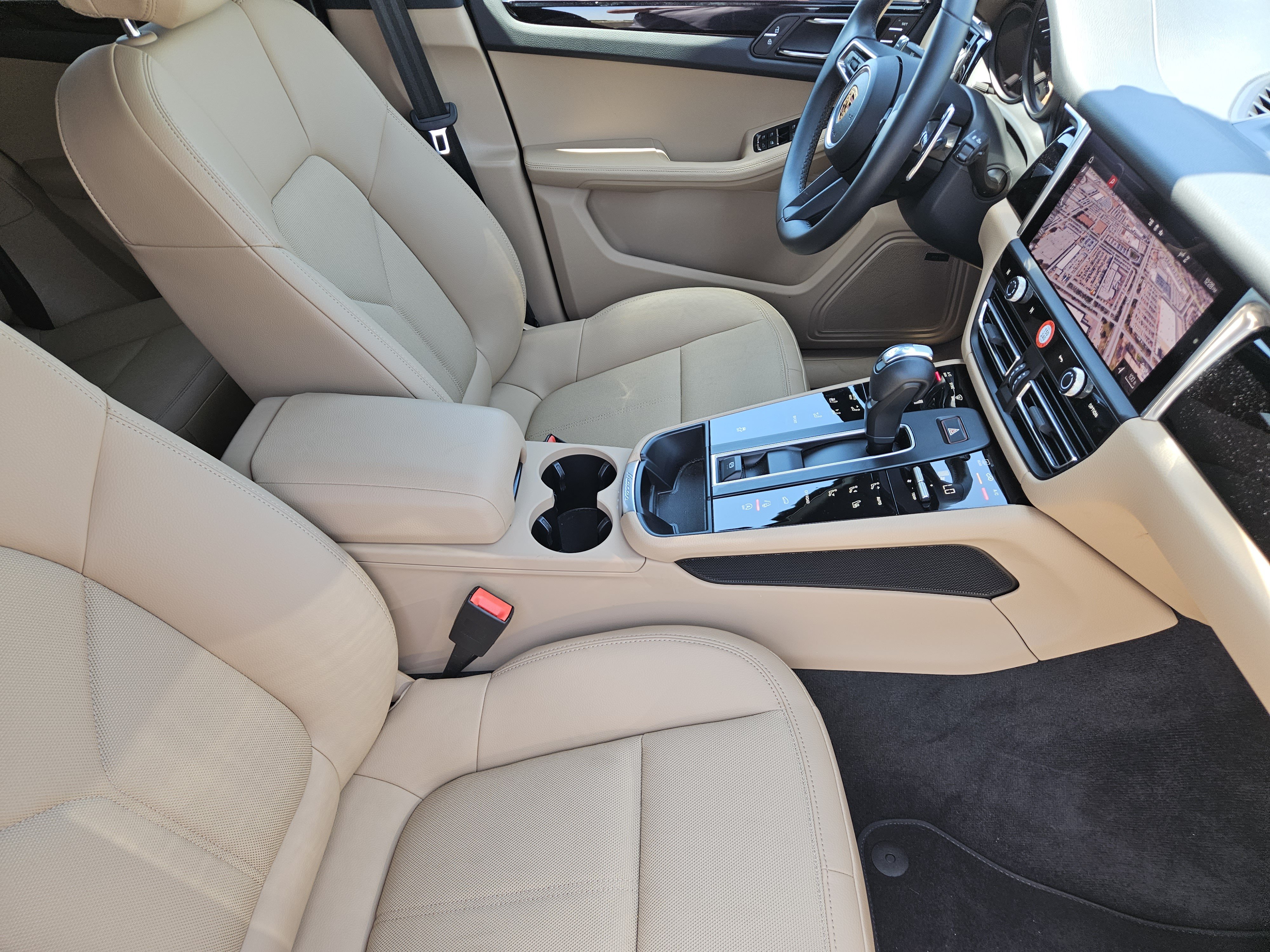 Certified 2026 Porsche Macan AWD/4WD image 15