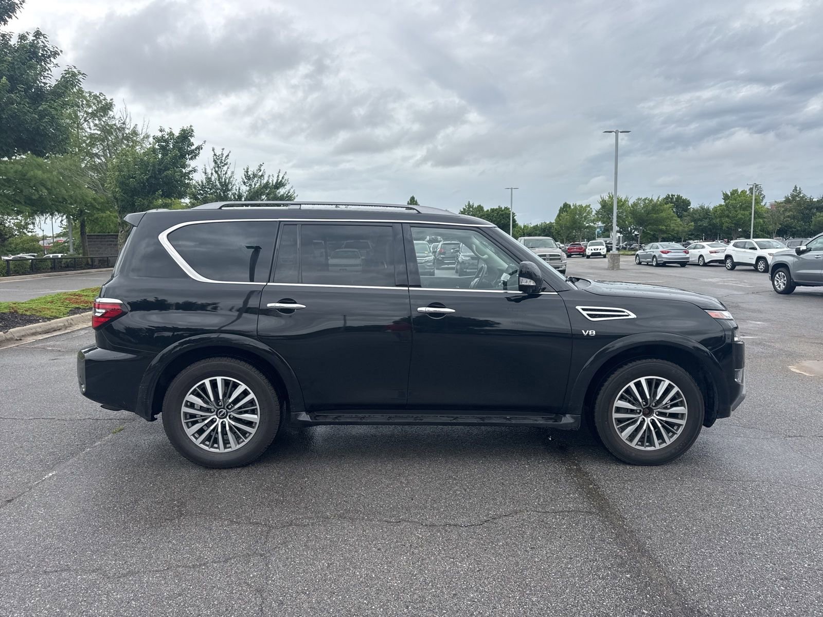 Used 2022 Nissan Armada SL w/ Captain's Chairs Package AWD/4WD image 4