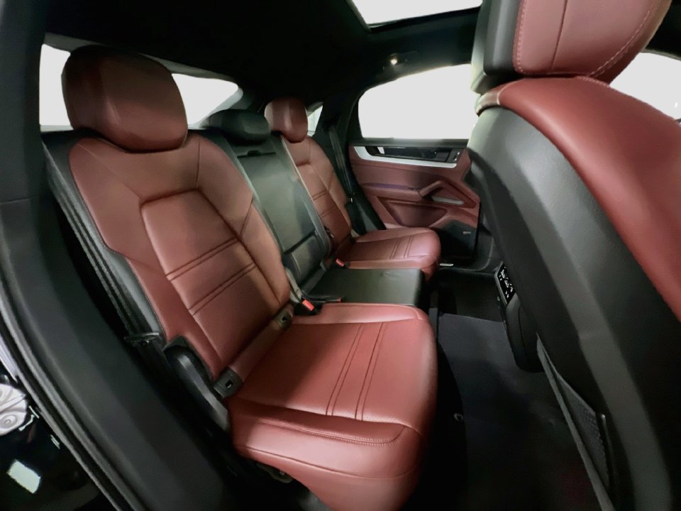 Certified 2026 Porsche Cayenne Coupe AWD/4WD image 29