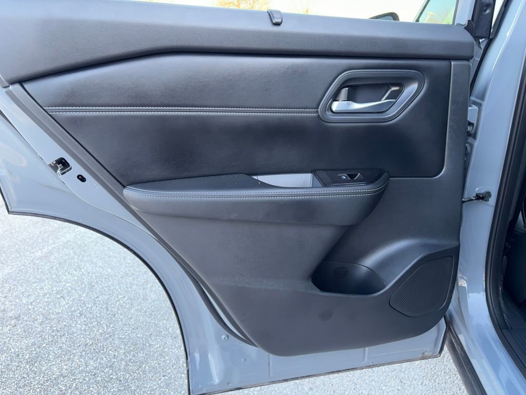 Used 2024 Nissan Rogue SL w/ SL Premium Package image 29