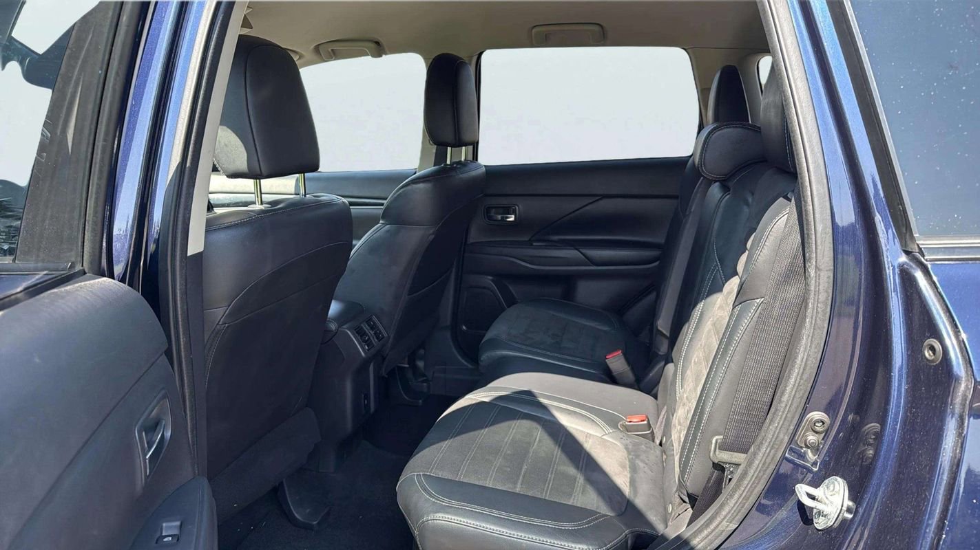 Used 2020 Mitsubishi Outlander SE image 16