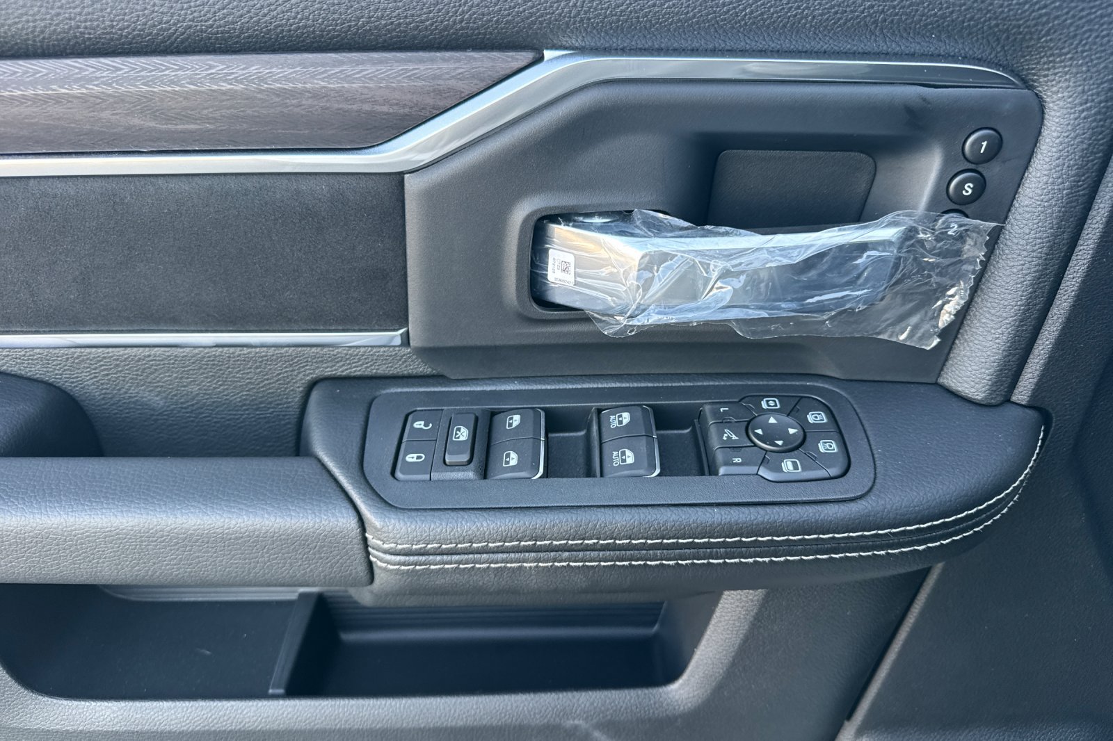 New 2027 RAM 3500 Laramie w/ Night Edition AWD/4WD image 10