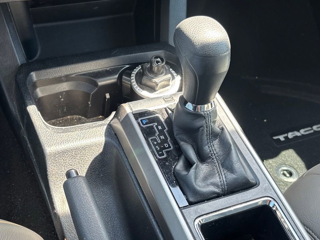 Used 2018 Toyota Tacoma SR5 RWD image 11