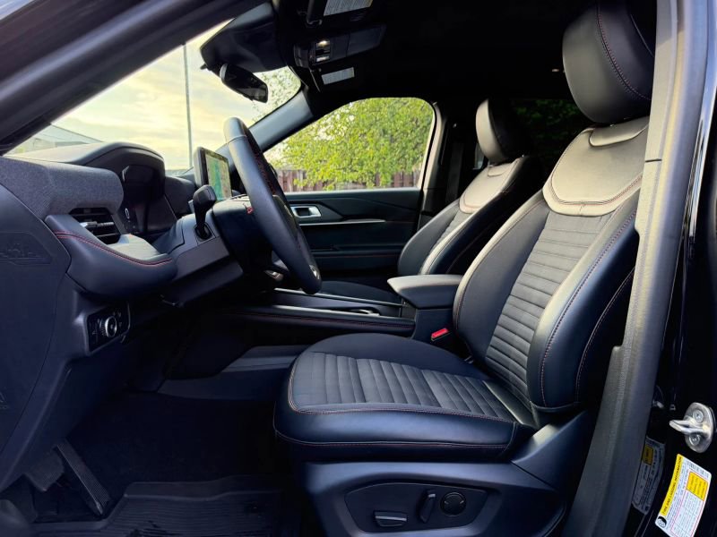 Used 2025 Ford Explorer ST-Line AWD/4WD image 12