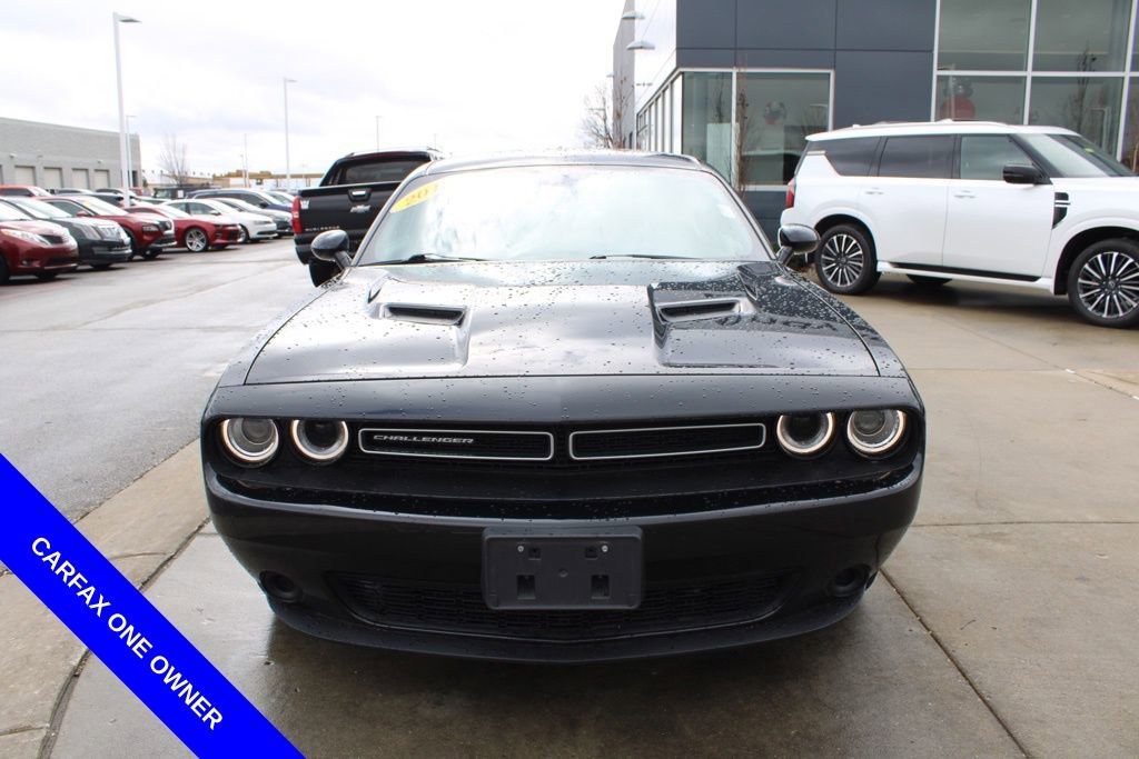 Used 2019 Dodge Challenger SXT image 2