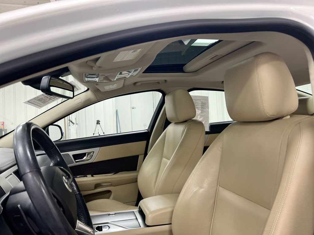 Used 2012 Jaguar XF RWD image 20