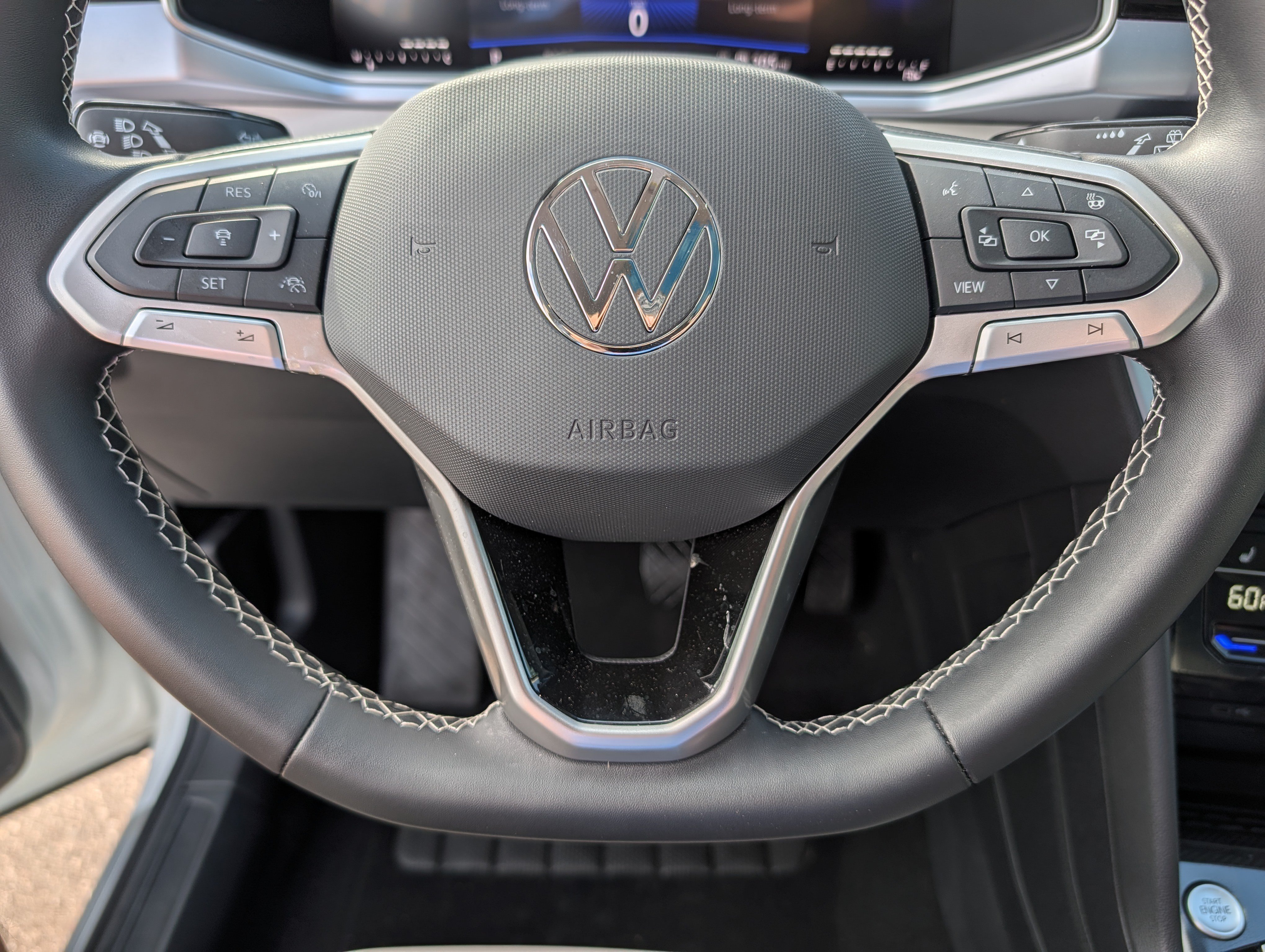 Used 2025 Volkswagen Taos SE w/ Panoramic Sunroof Package AWD/4WD image 25