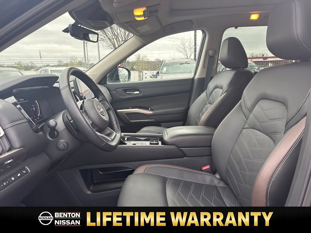 Used 2025 Nissan Pathfinder Platinum w/ Cargo Package image 11