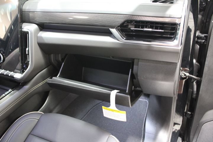 New 2026 GMC Yukon XL Elevation w/ Elevation Premium Package AWD/4WD image 30