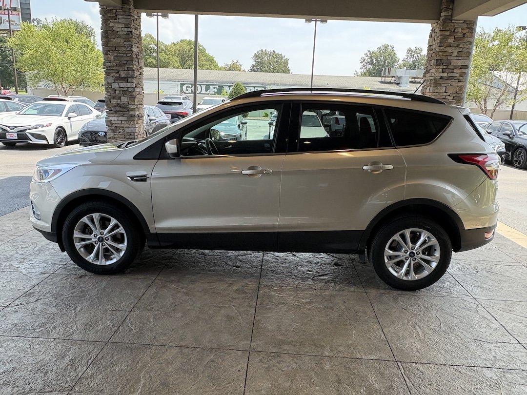 Used 2018 Ford Escape SE w/ SE Sync 3 Package FWD image 9